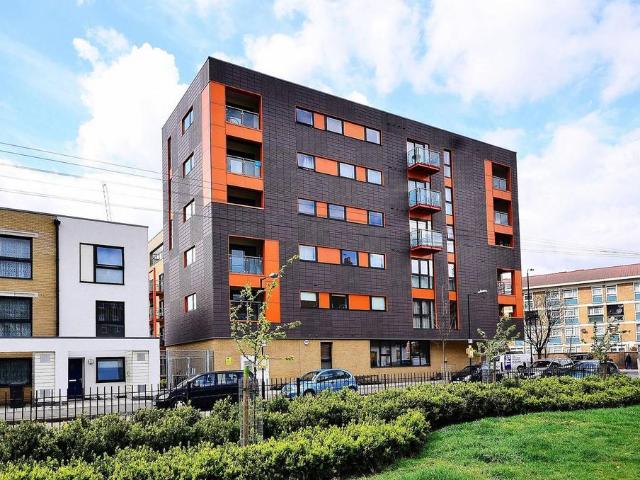 Flat for sale in Bromley-by-Bow, Poplar Grove