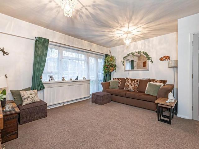 Flat for sale in New Mill, Pouchen End