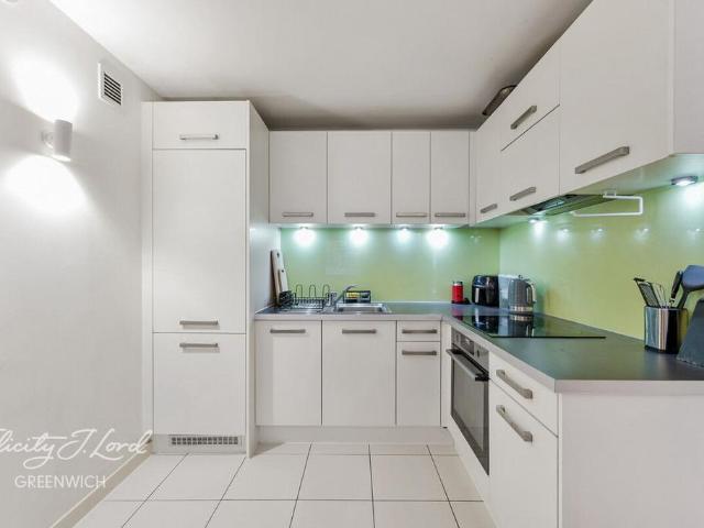 Flat for sale in London Borough of Lewisham, Deptford
