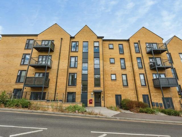 Flat for sale in Monks Orchard, Kent
