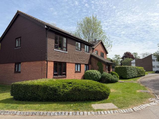 Flat for sale in Pachesham Park, Surrey