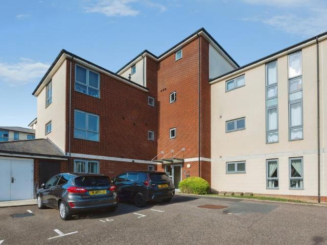 Flat for sale in Rosherville, Gravesham