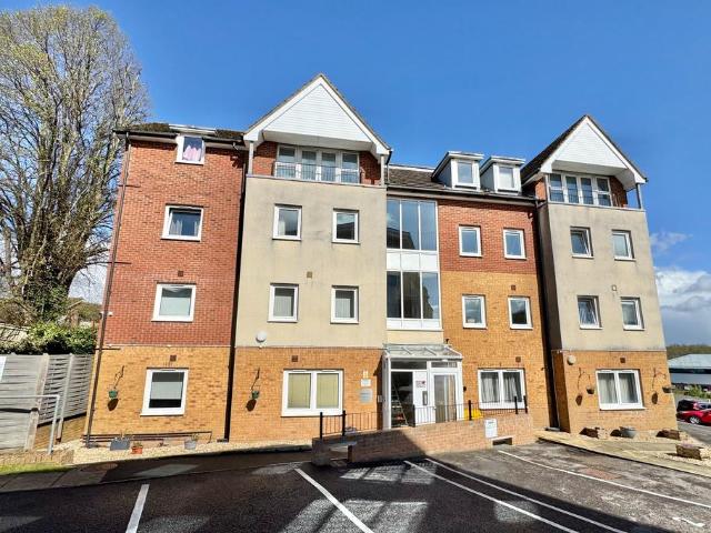 Flat for sale in Fareham, Hampshire