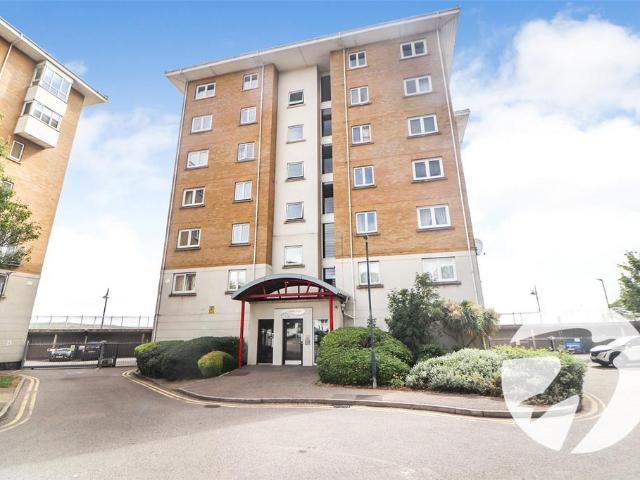 Flat for sale in Northumberland Heath, Greater London