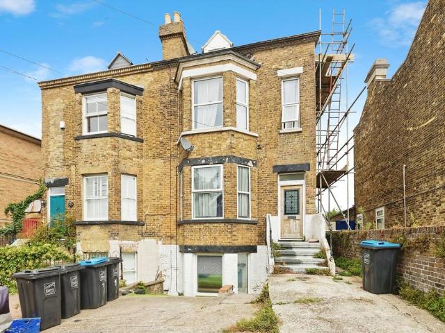 Flat for sale in Acol, Kent
