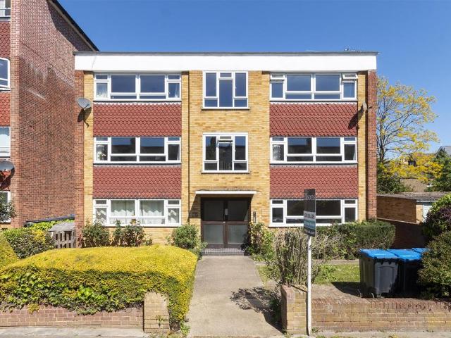 Flat for sale in London Borough of Merton, Merton Park