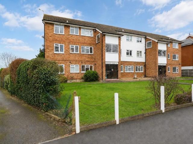 Flat for sale in Highams Park, Greater London