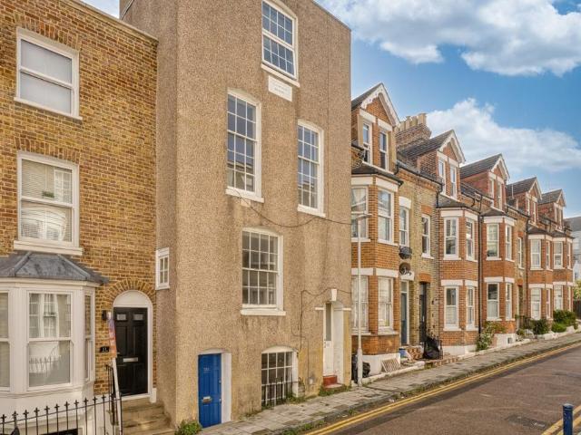 Flat for sale in East Cliff, Acol