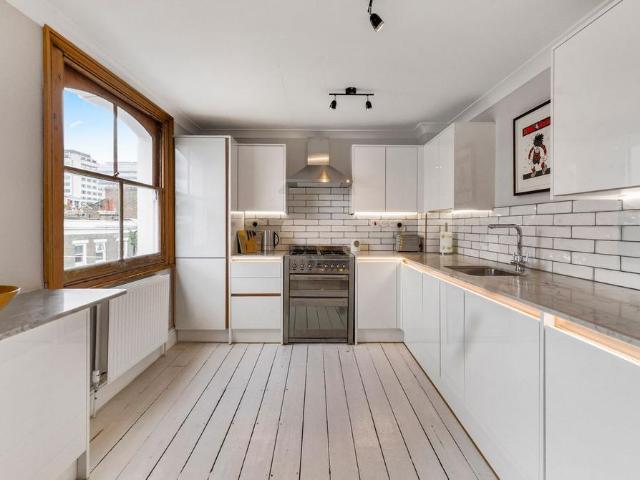 Flat for sale in London Borough of Hammersmith and Fulham, Greater London