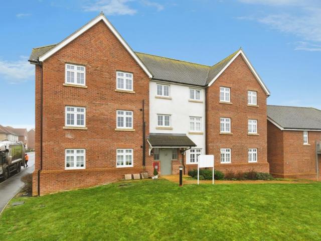 Flat for sale in Chipping Hill, Essex