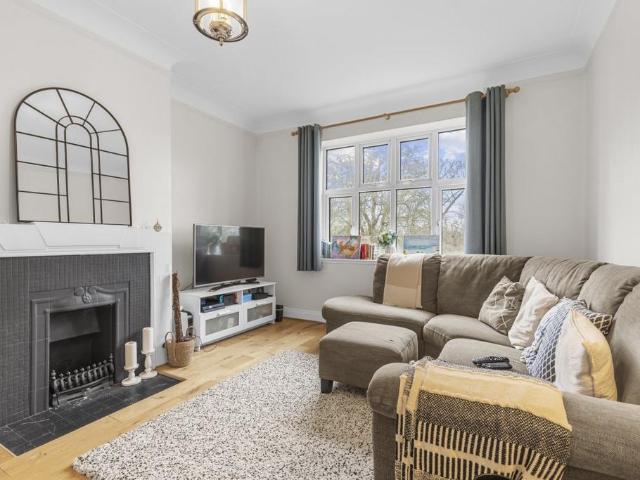 Flat for sale in Kilburn, Greater London