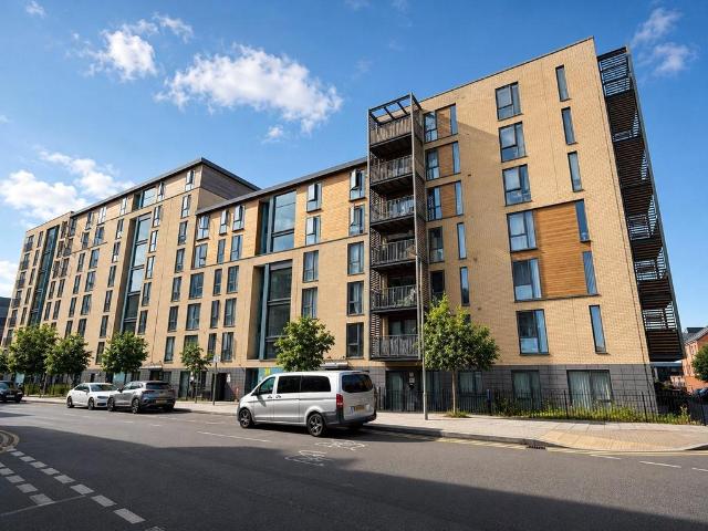 Flat for sale in Colindale, Greater London
