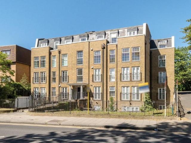 Flat for sale in Widmore, Greater London
