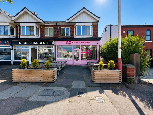 Flat for sale in Southport, Sefton