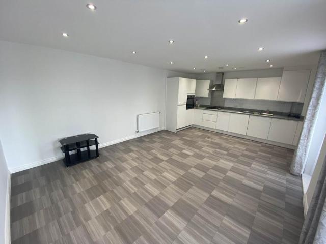 Flat for sale in Elstree and Borehamwood, Borehamwood