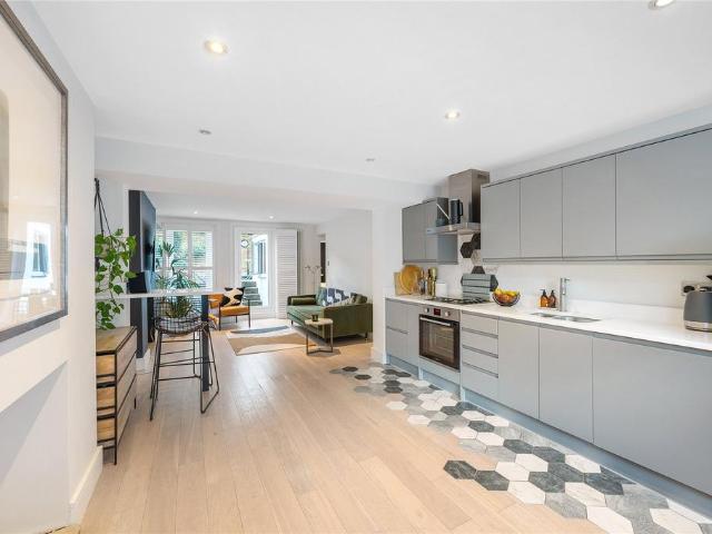 Flat for sale in Herne Hill, Greater London