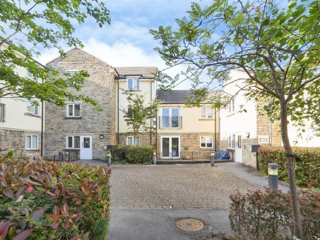 Flat for sale in Farsley, West Yorkshire