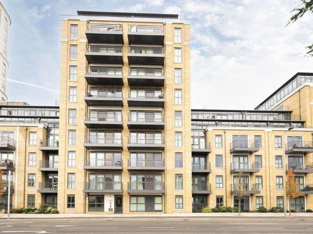 Flat for sale in Norbiton, Greater London