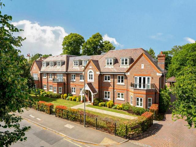 Flat for sale in Beaconsfield, Forty Green