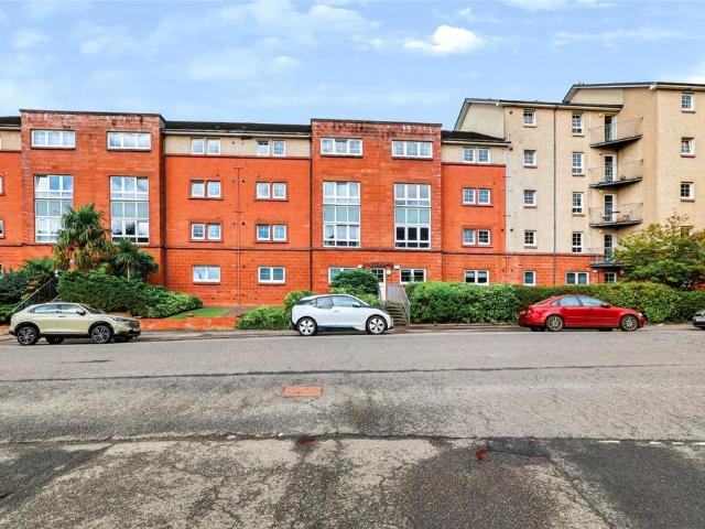 Flat for sale in Crossmyloof, Scotland
