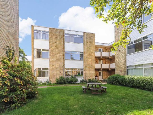 Flat for sale in Chesterton, Arbury