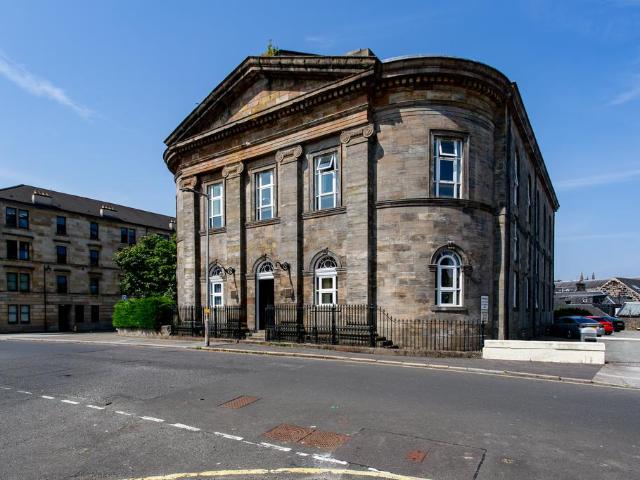 Flat for sale in Castlehead, Glenburn