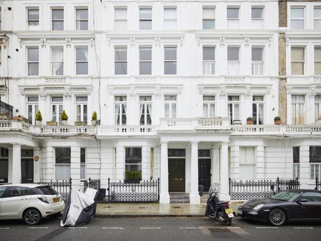 Flat for sale in West Kensington, Greater London