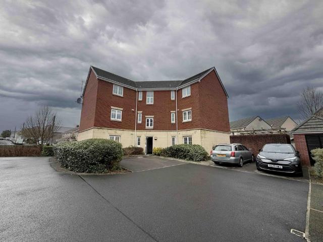 Flat for sale in Gorseinon, Wales