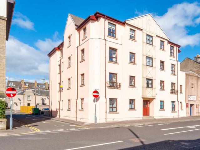 Flat for sale in Bridgend, Perth
