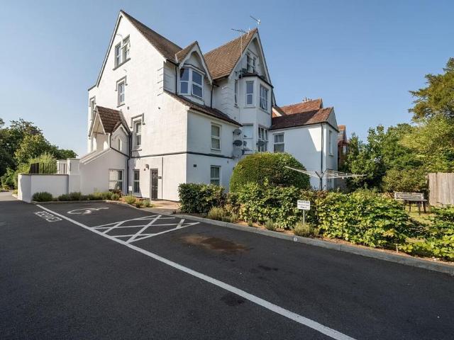 Flat for sale in Abbotswood, Guildford