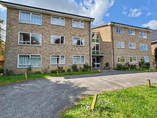 Flat for sale in Hampshire