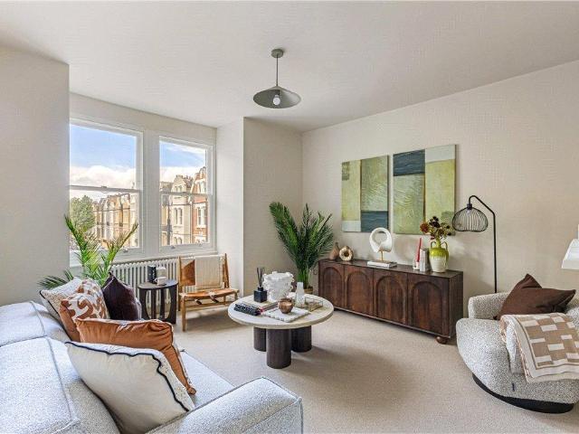 Flat for sale in Fulham, Greater London