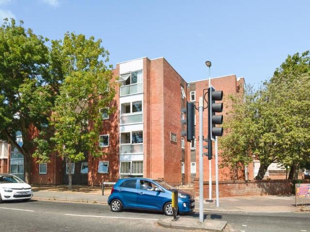 Flat for sale in Worthing, West Sussex