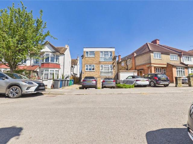 Flat for sale in The Hale, Mill Hill