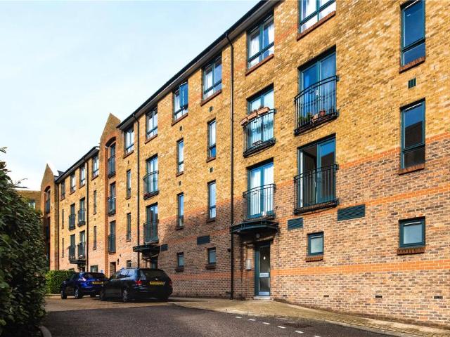 Flat for sale in Whitechapel, Greater London