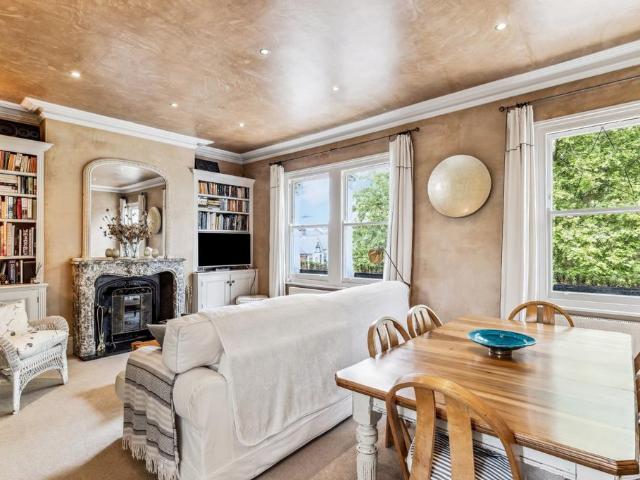 Flat for sale in Queen's Park, Brondesbury Park