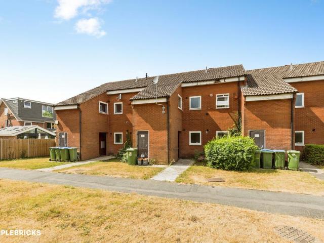Flat for sale in Horsham, West Sussex