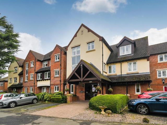 Flat for sale in Goldthorn Hill, Penn