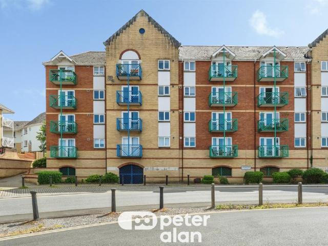 Flat for sale in Nangreaves, Wales
