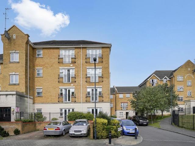Flat for sale in Greater London