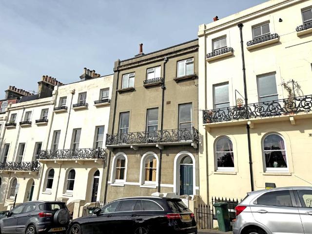 Flat for sale in Round Hill, Brighton & Hove