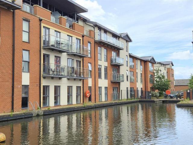 Flat for sale in Wilden, Rushock