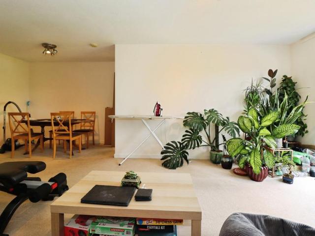 Flat for sale in Feckenham, City Of Bristol