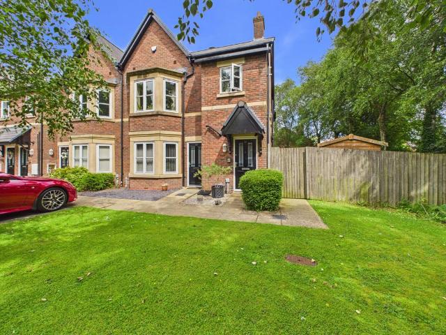 Flat for sale in Roby Mill, Lancashire