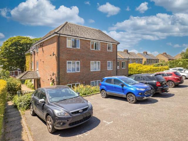 Flat for sale in East Cliff, Acol