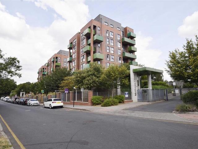 Flat for sale in Preston, Greater London