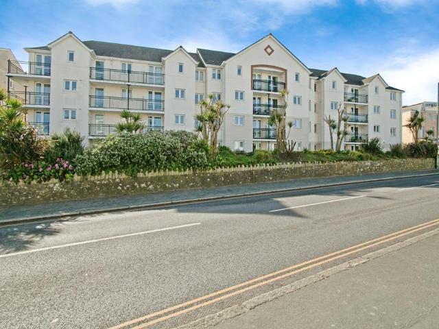 Flat for sale in Newquay, Cornwall