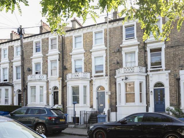 Flat for sale in Camberwell, Greater London