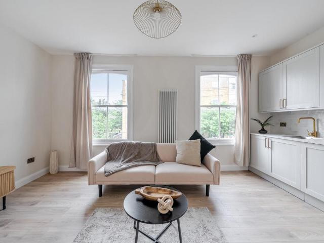 Flat for sale in Peckham, Greater London