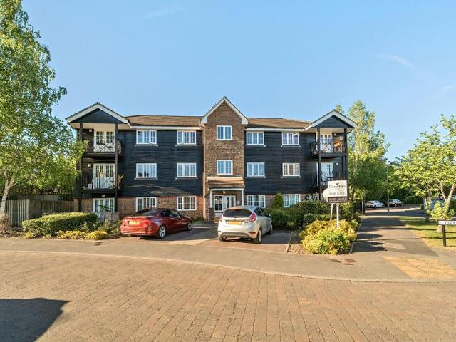 Flat for sale in Elvetham Heath, Hart